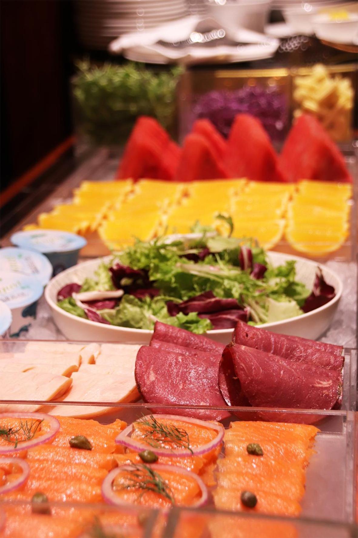 The Landis Taipei Exterior foto A salad with watermelon