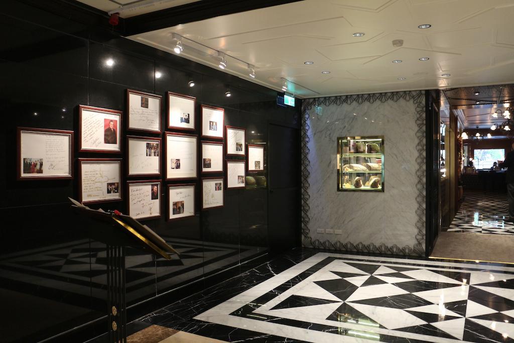 The Landis Taipei Exterior foto The entrance to the club