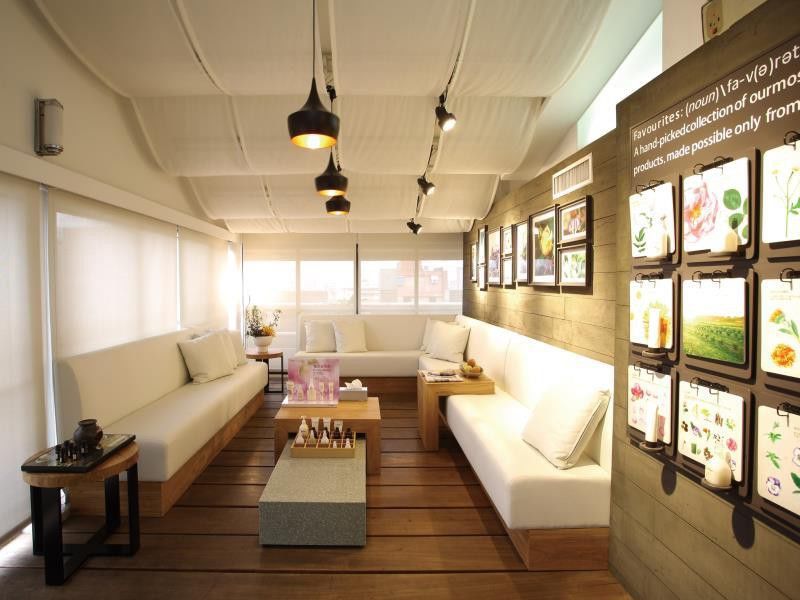 The Landis Taipei Exterior foto The lobby of the L'OCCITANE En Provence store in Hong Kong